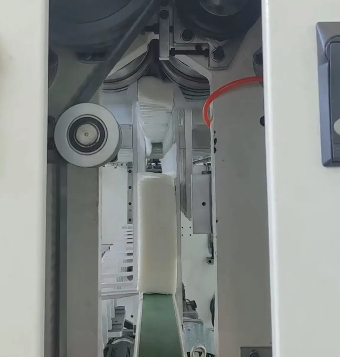 Z/N Yapıştırıcı laminatörlü katlanılabilir el havlu makinesi mutfak havlu geri çevirme makinesi 4
