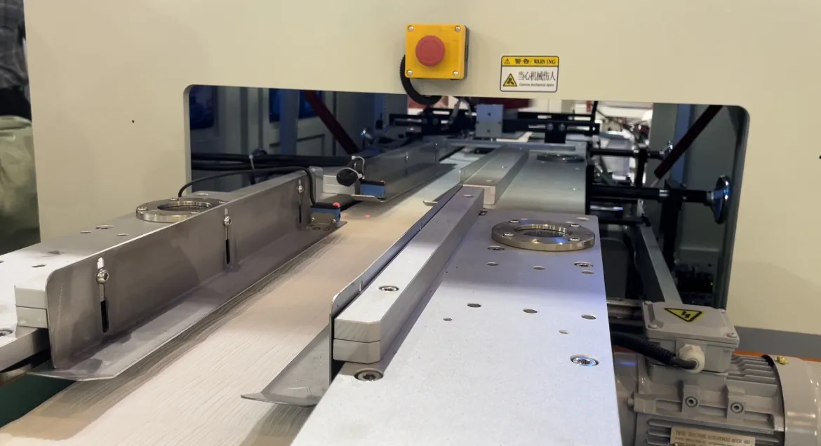 Z/N Yapıştırıcı laminatörlü katlanılabilir el havlu makinesi mutfak havlu geri çevirme makinesi 5