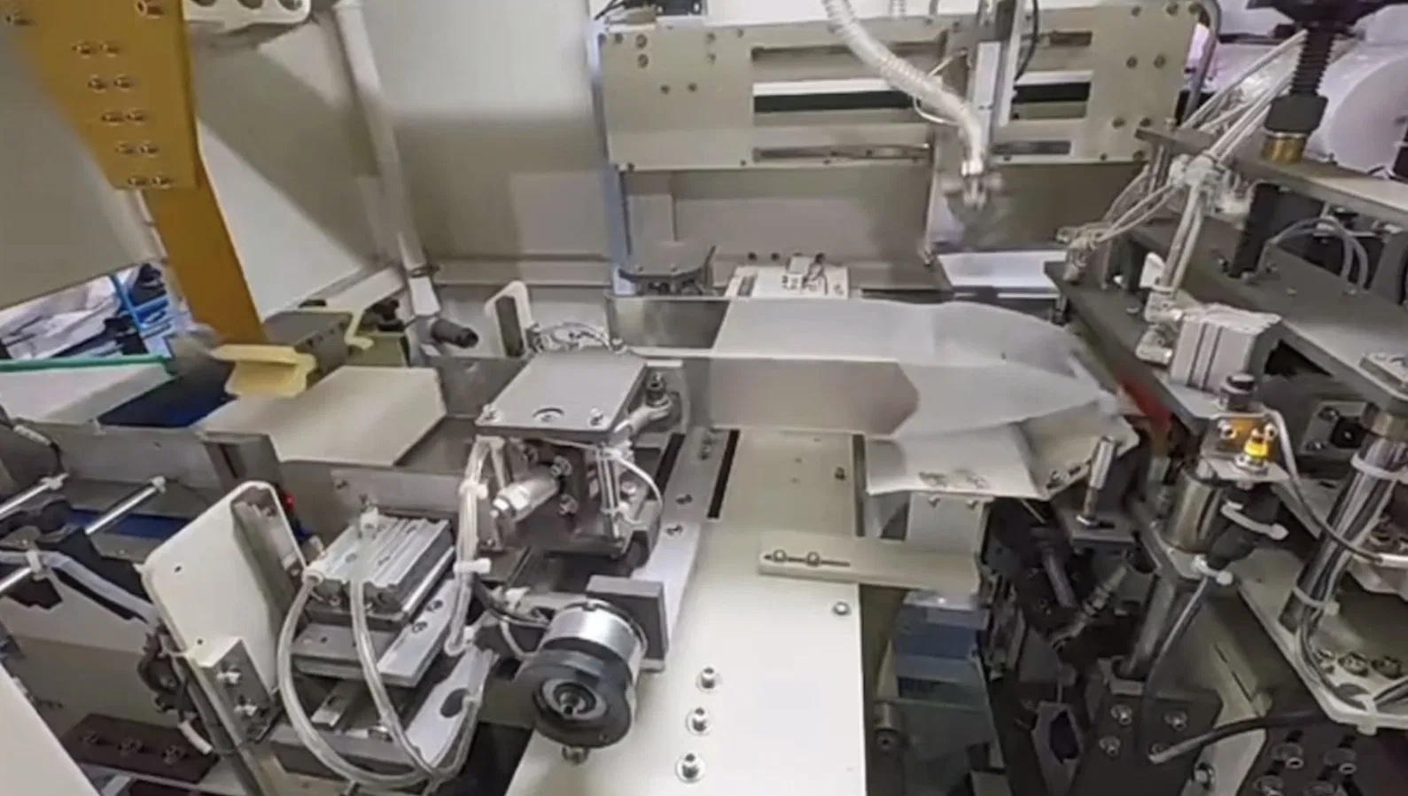 Z/N Yapıştırıcı laminatörlü katlanılabilir el havlu makinesi mutfak havlu geri çevirme makinesi 6
